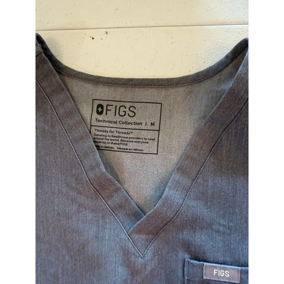 FIGS Technical Collection Gray Short Sleeve Scrub Top Sz M One Chest Pocket - Picture 3 of 5